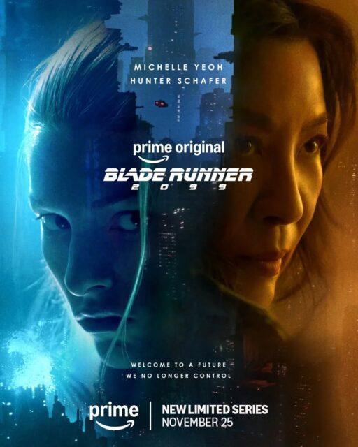 O futuro da humanidade já não é humano. Este é a minissérie "Blade Runner 2099", uma ficção científica do gênero cyberpunk desenvolvida para o Amazon Prime Video.A história se passa 50 anos após os eventos do filme "Blade Runner 2049" (2017) em uma Los Angeles transformada. Na nova ordem mundial, os replicantes assumiram o poder após uma revolta, e os seres humanos passaram a ocupar uma posição inferior na sociedade.No elenco principal estão Michelle Yeoh e Hunter Schafer, com participações de Tom Burke, Maurizio Lombardi, Johnny Harris e Matthew Needham.Yeoh interpreta Olwen, uma replicante veterana do Blade Runner que está em seus últimos dias de vida. Schafer interpreta Cora, uma humana fugitiva que mudou de identidade diversas vezes ao longo da vida para proteger o irmão, e que finge ser uma replicante. As duas unem para caçar um fugitivo que esconde um segredo capaz de colapsar a cidade, envolvendo-se em uma grande conspiração.Criada por Silka Luisa, com produção executiva de Ridley Scott (diretor do filme original de 1982) e direção inicial de Jonathan van Tulleken.A minissérie é produzida pelo Amazon Prime Video em parceria com a Alcon Entertainment e a Scott Free Productions.Fique atento no catálogo do Prime Video: "Blade Runner 2099" estreia em 25 de novembro de 2026.•••#bladerunner2099 #bladerunner #minissérie #primevideobrasil #ridleyscott