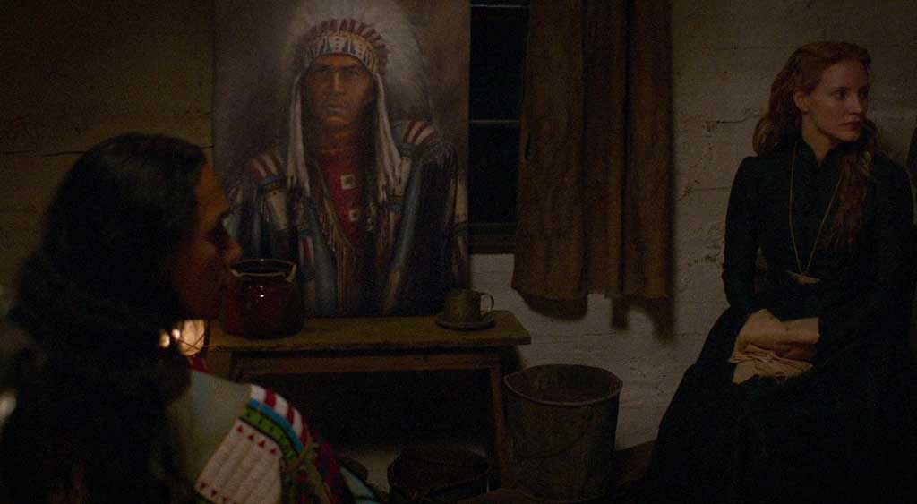 Catherine Weldon apresenta para Touro Sentado o seu retrato pintado.