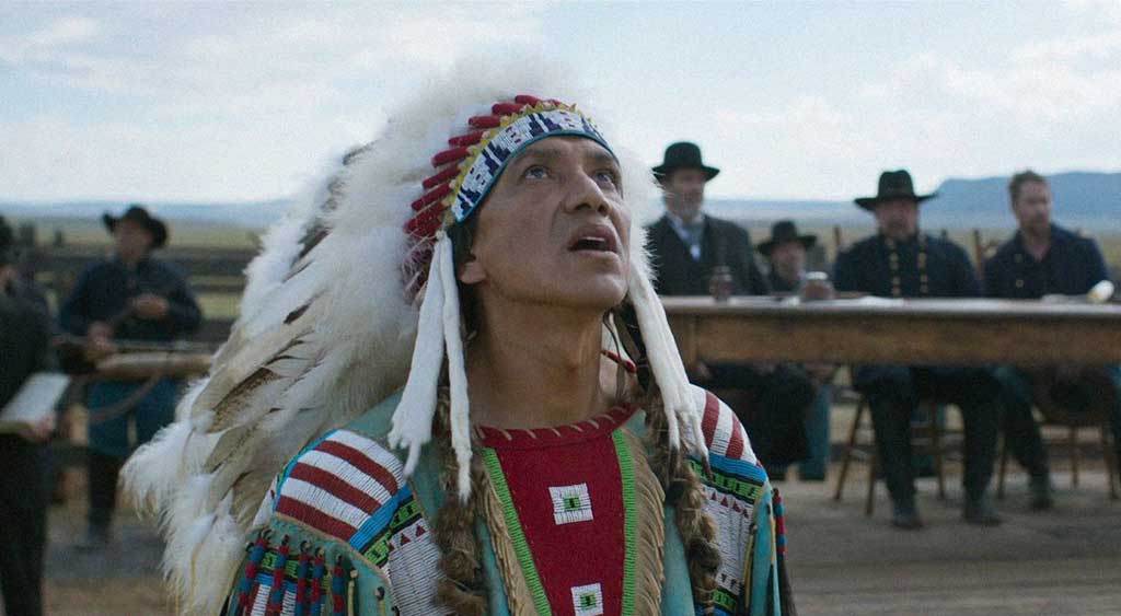 Touro Sentado discursando sobre as terras.