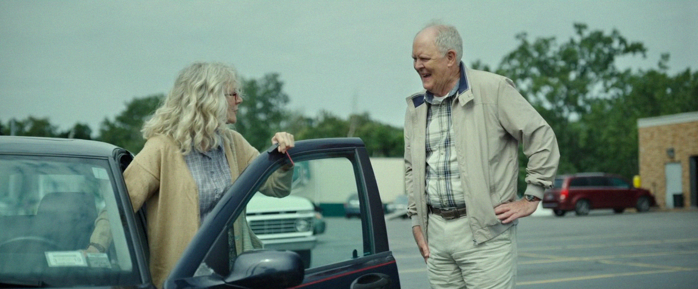 Ronnie (Blythe Danner) e Ed (John Lithgow) se conhecendo