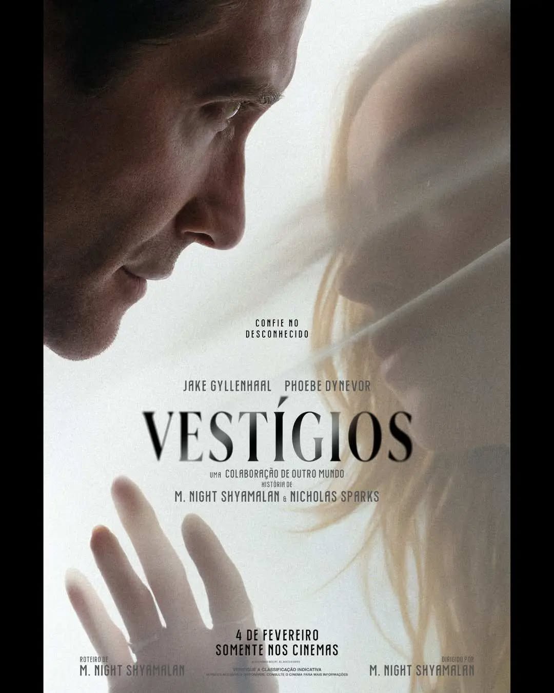 Este é o pôster oficial de "Vestígios" (Remain), o novo filme do diretor M. Night Shyamalan (O Sexto Sentido).Sinopse: A trama acompanha Tate Gordon (Jake Gyllenhaal), um arquiteto recluso que se muda para uma pequena cidade litorânea para finalizar seu projeto mais recente. Lá, ele conhece uma jovem fascinante chamada Wren (Phoebe Dynevor), que o tira de seu isolamento. No entanto, à medida que o romance avança, Tate se vê no centro de um mistério mortal que assombra a região, sendo forçado a confrontar segredos obscuros do passado de Wren e as fronteiras entre a vida e a morte.O enredo, que combina romance sobrenatural e suspense, é baseado em uma história original desenvolvida por M. Night Shyamalan e Nicholas Sparks — uma inédita parceria criativa entre o diretor e o escritor de romances best-sellers, autor de "Diário de uma Paixão".O elenco conta com Jake Gyllenhaal como Tate Gordon, Phoebe Dynevor como Wren, Ashley Walters, Julie Hagerty, Jay O. Sanders, Tracy Ifeachor, Hannah James, Caleb Ruminer, Kieran Mulcare e Maria Dizzia.A Blinding Edge Pictures, empresa do diretor M. Night Shyamalan, é a principal produtora do filme, com a parceria das empresas Cinema Mechanics e Film Arsenal.A direção de fotografia e assinada pelo brasileiro Adolpho Veloso. O longa-metragem foi inteiramente filmado no formato VistaVision.O filme "Vestígios" estreia nos cinemas brasileiros em 4 de fevereiro de 2027.•••#vestigios #mnightshyamalan #nicholassparks #filmesdesuspense #suspensepsicológico