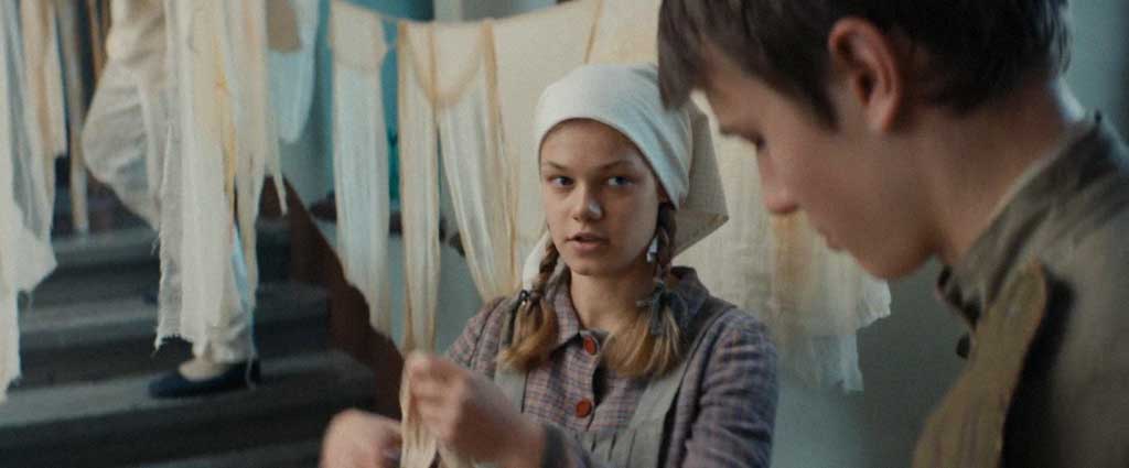 Marta e Arturs Vanags conversando no hospital.