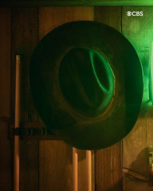 A segunda temporada de "Marshals: Uma História de Yellowstone" (Marshals), spin-off de Yellowstone, teve sua data de estreia confirmada pela emissora original da produção, a CBS.Em entrevista ao Collider, o ator Luke Grimes afirmou que a segunda temporada promete ser ainda melhor que a primeira. Com o acréscimo de episódios (de 13 para 20), o showrunner Spencer Hudnut terá mais espaço para desenvolver a identidade da série, sem depender diretamente de Yellowstone.O elenco da segunda temporada de "Marshals" contará com o retorno dos principais nomes da unidade de elite, liderados por Luke Grimes como Kayce Dutton, acompanhado por Logan Marshall-Green e Arielle Kebbel.A série retornará à TV americana no dia 4 de outubro, segundo confirmação oficial da CBS. Os episódios serão exibidos aos domingos.A Paramount+ ainda não confirmou a estreia no Brasil, mas provavelmente seguirá a mesma data escolhida para os Estados Unidos.•••#marshals #yellowstone ##lukegrimes #séries #paramountplus
