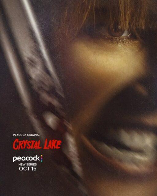 É dia 13... você sabe o que isso significa. 🫣A série prelúdio de Sexta-Feira 13, "Crystal Lake", ganhou pôsteres individuais de Pamela Voorhees e de seu filho, Jason Voorhees.Os dois são os personagens centrais da nova série produzida pelo serviço de streaming Peacock em parceria com o estúdio A24, com lançamento marcado para 15 de outubro de 2026 nos Estados Unidos. No Brasil, a produção será distribuída pela plataforma Universal+ e também chegará em outubro de 2026.•••#crystallake #sextafeira13 #series #seriesdeterror #terrorslasher