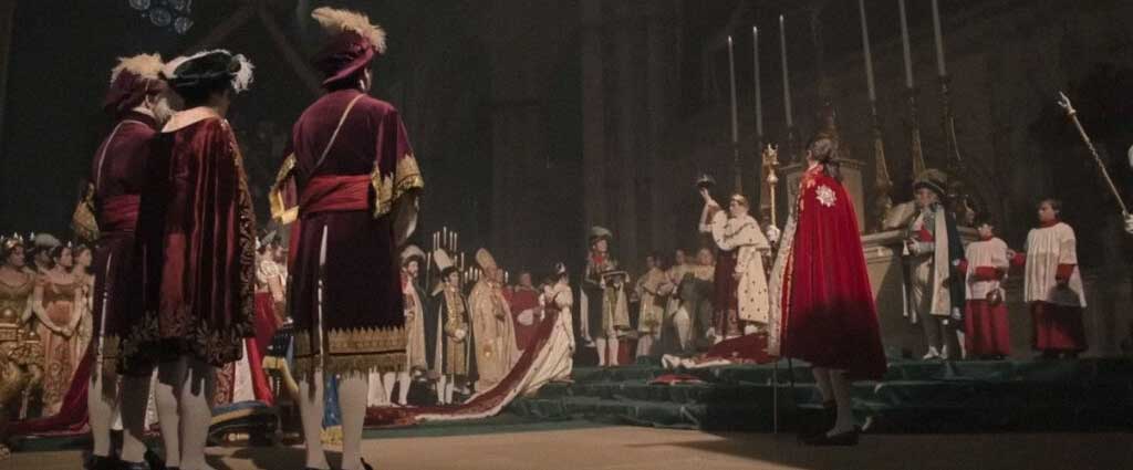 Napoleão Bonaparte coroando a si mesmo como imperador na Catedral de Notre-Dame.