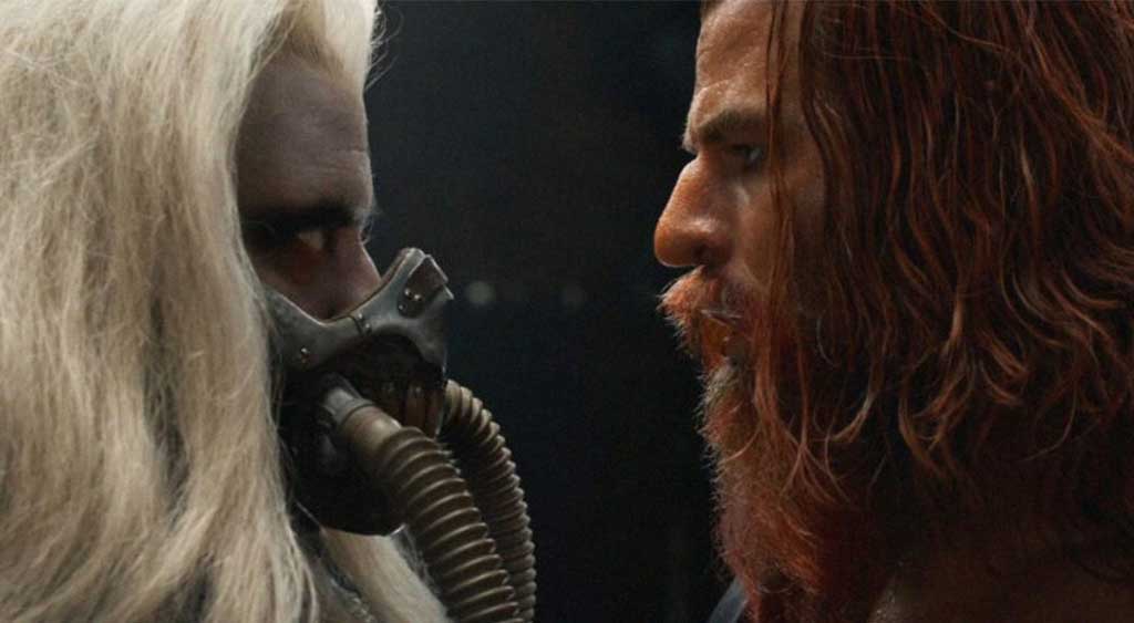 Immortan Joe e Dementus se encaram.