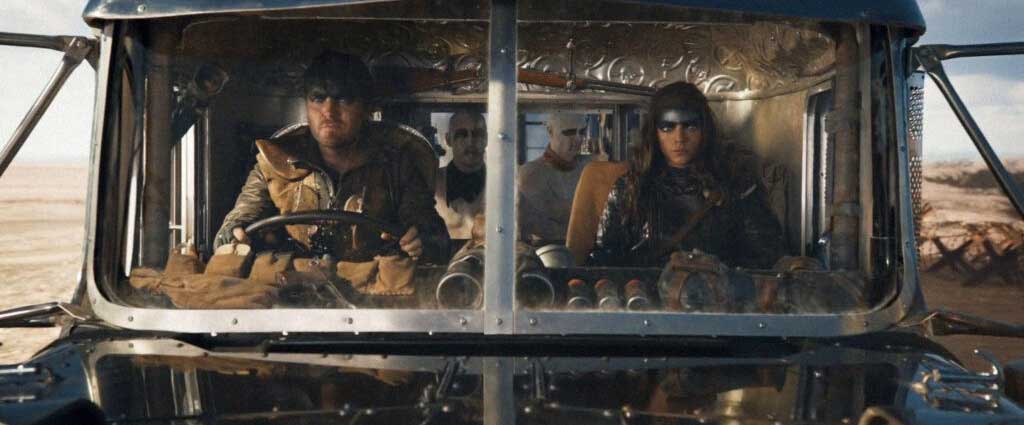 Praetorian Jack e Furiosa dentro da Máquina de Guerra.