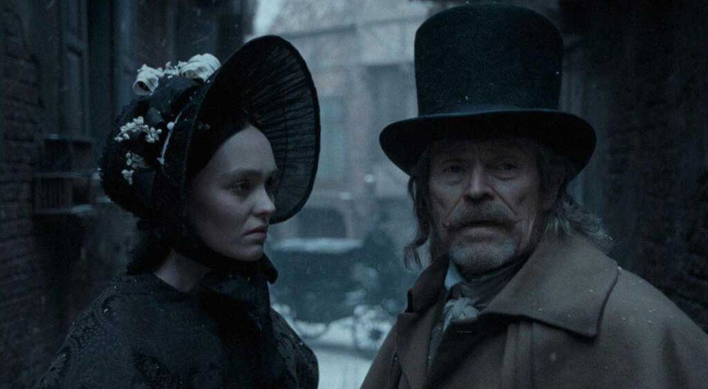 Ellen Hutter e o Professor Albin Eberhart von Franz conversam sobre a importância dela para o fim de Nosferatu.