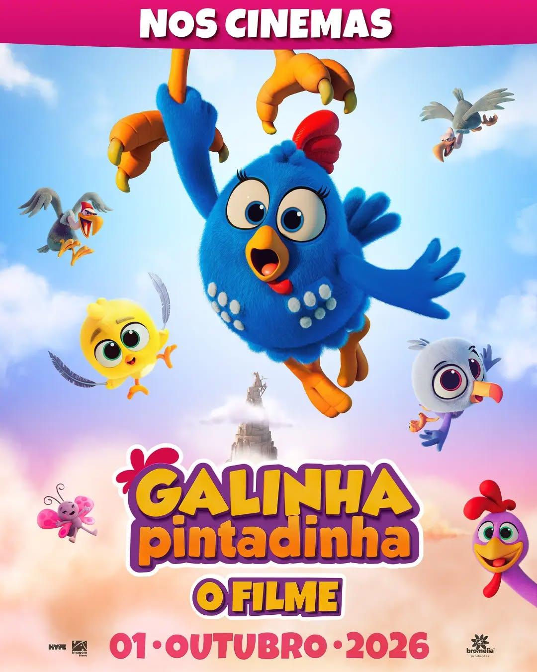 Quem disse que galinha não pode alçar voos mais altos? Está chegando o primeiro longa-metragem da Galinha Pintadinha, "Galinha Pintadinha: O Filme" (em inglês, Lottie Dottie Chicken, the Movie).A animação infantil brasileira, cujo personagem principal é uma galinha azul com pintinhas brancas, crista vermelha e pernas amarelas, vai ganhar uma adaptação para o cinema em 3D com uma aventura inédita que promete emocionar toda a família.A aposta na modelagem tridimensional tem como objetivo aproximar a franquia das grandes produções de animação e ampliar o alcance da marca, sem deixar de lado a sua essência, segundo os produtores. Embora o público-alvo seja, sem dúvida, o infantil, a concepção da produção deve envolver espectadores de diferentes idades, proporcionando uma experiência que reúna crianças, jovens e adultos.Há mais de duas décadas, no dia 28 de dezembro de 2006, surgiu na internet um projeto sob a forma de um videoclipe infantil chamado "Galinha Pintadinha", publicado no YouTube, que se tornou viral e rapidamente se transformou num dos maiores sucessos do entretenimento infantil brasileiro.Os responsáveis por esse sucesso são os produtores Juliano Prado e Marcos Luporini. A partir do dia 1º de outubro, a Galinha Pintadinha fará o maior voo de sua história com a estreia do filme "Galinha Pintadinha: O Filme", que terá distribuição da Imagem Filmes.•••#galinhapintadinha #galinhapintadinhaofilme #filmesdeanimação #desenhoanimado #filmesinfantis