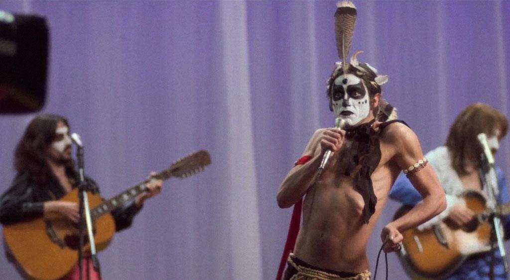 Secos & Molhados interpretando a música "Sangue Latino" 