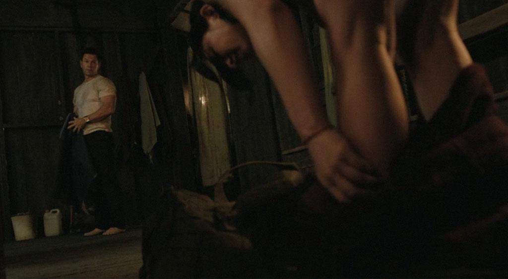 Parker observa Zen se despir na frente de todo o bando sem imaginar o que está prestes a acontecer.