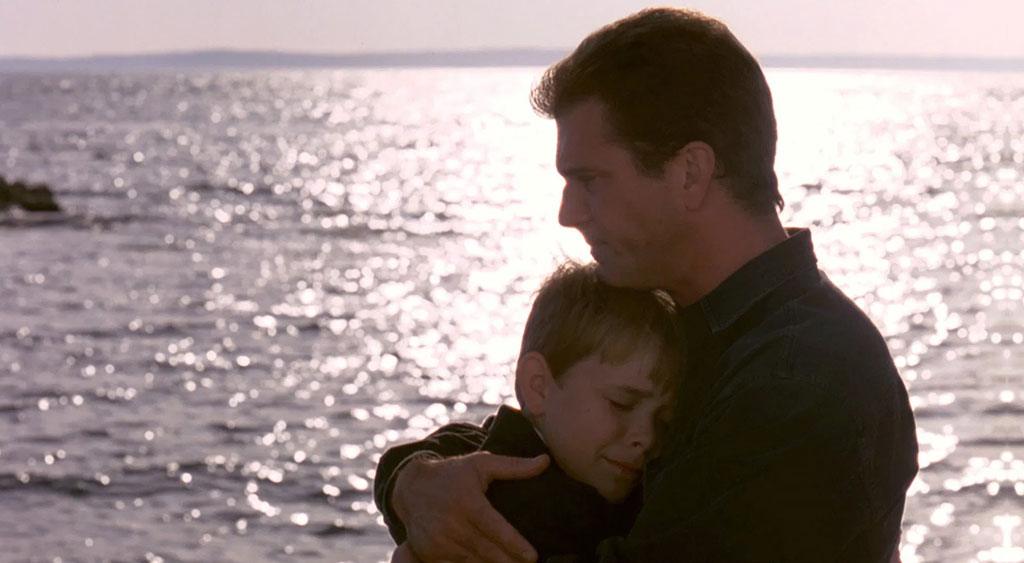 Após uma breve discussão entre Chuck e McLeod, eles se despedem num abraço fraterno cheio de emoção devido aos ensinamentos passados e à amizade construída entre eles. 