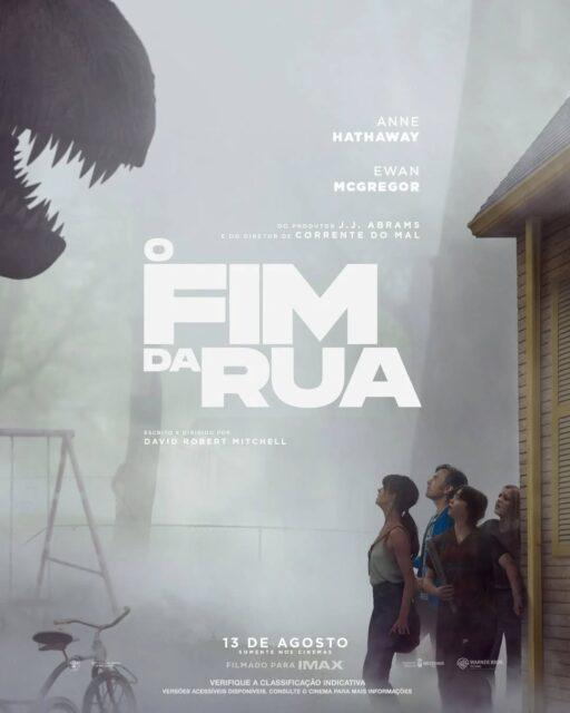 Este é o novo pôster oficial do filme "O Fim da Rua" (The End of Oak Street), estrelado pelo casal de atores Anne Hathaway e Ewan McGregor.O longa-metragem é dirigido e escrito por David Robert Mitchell. O Fim da Rua está próximo de você, estreia nos cinemas do Brasil no dia 13 de agosto.•••#ofimdarua #annehathaway #ewanmcgregor #ficcaocientifica #dinossauro
