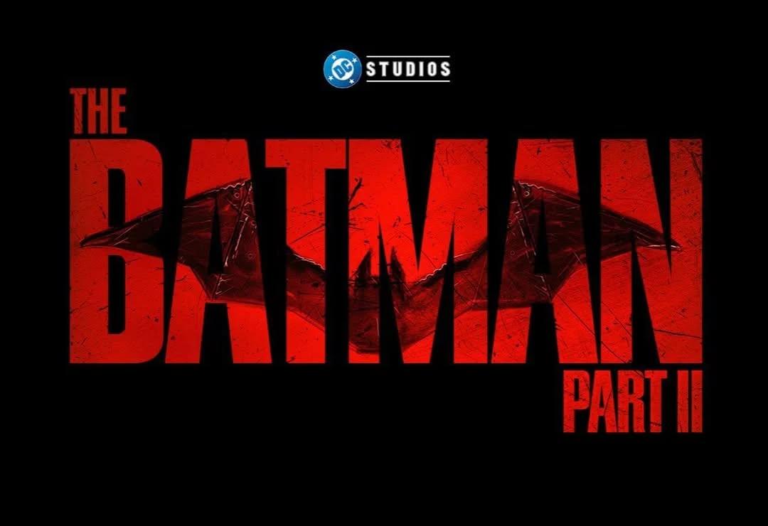Está é a nova logo oficial de "Batman: Parte II", divulgada pela Warner Bros., nova produção da DC Studios.As filmagens de "Batman: Parte II" estão acontecendo na cidade de Londres, localizado no Reino Unido. Detalhes do filme estão sendo mantidos em segredo.O que se sabe é que o enredo vai seguir um novo grande mistério em Gotham. Matt Reeves, em parceria com o escritor Mattson Tomlin, assina o roteiro final. Reeves também assume a direção.Apesar de não estar relacionada à linha temporal principal do novo DCU, a produção conta com a supervisão dos executivos James Gunn e Peter Safran.Entre as novidades do elenco estão Scarlett Johansson (Viúva Negra), Sebastian Stan (Capitão América 2: O Soldado Invernal), Brian Tyree Henry (Atlanta) e Charles Dance (Game of Thrones). Robert Pattinson continua no papel principal de Bruce Wayne/Batman.O novo filme do Batman entrará em cartaz nos cinemas brasileiros no dia 30 de setembro de 2027.•••#batman #batmanparte2 #mattreeves #dcbrasil #dcstudios