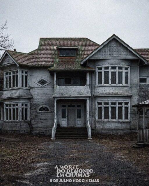 Arraste para o lado e visite os cômodos da casa de campo isolada da família da viúva Alice (Souheila Yacoub) em "A Morte do Demônio: Em Chamas" (Evil Dead Burn).O longa-metragem é dirigido pelo cineasta francês Sébastien Vaniček. Ele também assina o roteiro ao lado de Florent Bernard, com produção de Sam Raimi e Bruce Campbell.A estreia está agendada para 9 de julho, somente nos cinemas.•••#amortedodemônioemchamas #evildead #filmesdeterror #horrorcorporal #gore