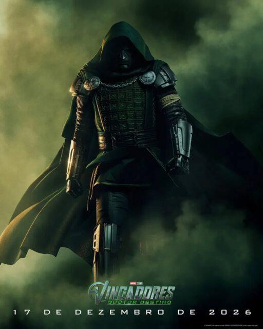 O novo pôster de "Vingadores: Senhor Destino" (Avengers: Doomsday) destaca o vilão Victor Von Doom (Doutor Destino), interpretado por Robert Downey Jr.A divulgação foi feita pela Marvel Studios durante seu painel da San Diego Comic-Con (SDCC).O ator retorna à franquia após viver o lendário Homem de Ferro na saga do infinito do MCU. Dessa vez, ele está de volta para assumir o papel do antagonista. A estreia do longa-metragem está prevista para 17 de dezembro de 2026.•••#vingadores #vingadoresdoutordestino #doutordestino #robertdowneyjr #filmesdeação