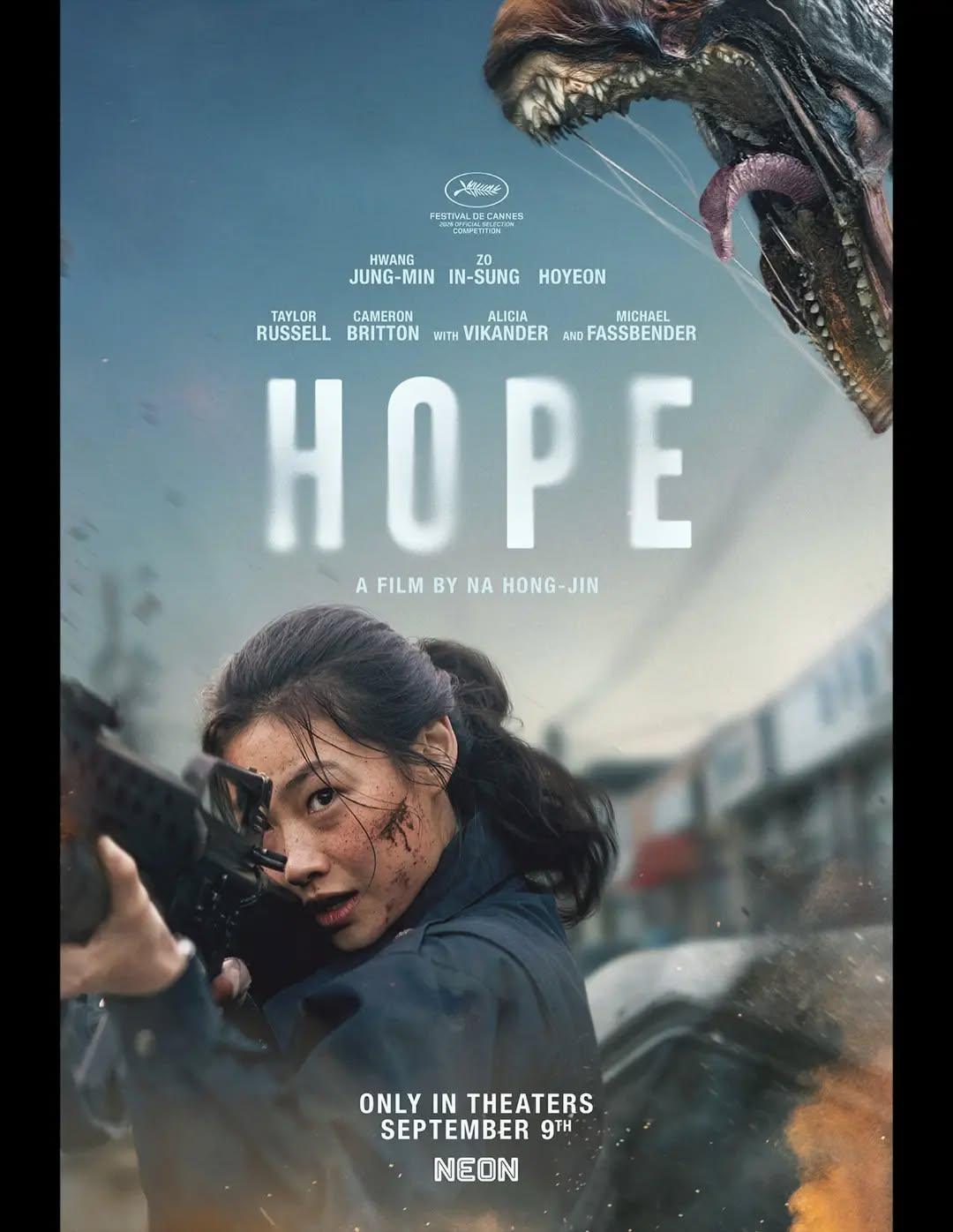 Confira o novo pôster oficial de "Hope", escrito e dirigido pelo sul-coreano Na Hong-jin.O elenco conta com Hwang Jung-min como Bum-seok (o chefe de polícia), Zo In-sung como Sung-ki, Hoyeon (também conhecida como Jung Ho-yeon) como Sung-ae, Michael Fassbender, Alicia Vikander, Taylor Russell e Cameron Britton.A estreia no Brasil acontece no dia 30 de outubro, com distribuição pela MUBI.•••#hopefilm #nahongjin #filmescoreanos #filmesdeação #ficcaocientifica