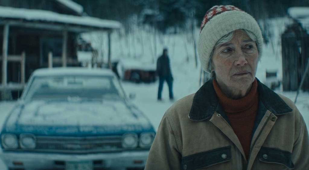 Barb deixa o homem de "Jaqueta Camuflada" (Camo Jacket) após pedir informações sobre a localização do Lago Hilda.