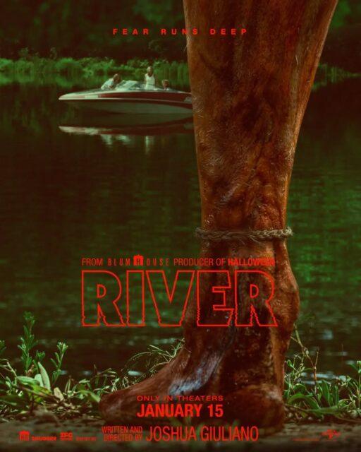 Este é o pôster oficial de "River", um longa-metragem que mistura, em seu enredo, os gêneros terror, suspense e slasher (com elementos de sobrevivência).A história acompanha três irmãos afastados que se reúnem em uma região remota do interior após a morte do pai. Eles viajam de barco por um rio rural com o objetivo de espalhar as cinzas dele, mas uma pane mecânica deixa a embarcação à deriva e sem comunicação. Isolados na natureza selvagem, eles percebem que estão sendo caçados por um assassino mascarado e sem rosto que ronda a margem.No elenco principal estão Jane Levy (Lucy), Jessica Rothe (Carla), Max Mattern (Drew) e Dane DiLiegro (o assassino). A produção é da Blumhouse, em parceria com a Atomic Monster e a Eat the Cat, com distribuição da Universal Pictures.No dia 10 de setembro de 2026, durante o Festival Internacional de Cinema de Toronto (TIFF), aconteceu a estreia mundial do longa-metragem.A estreia nos cinemas brasileiros ainda não tem data oficial confirmada. Nos Estados Unidos, no entanto, o lançamento já está marcado para 15 de janeiro de 2027.•••#filmesdeterror #filmesdesuspense #slasher #jessicarothe #janelevy