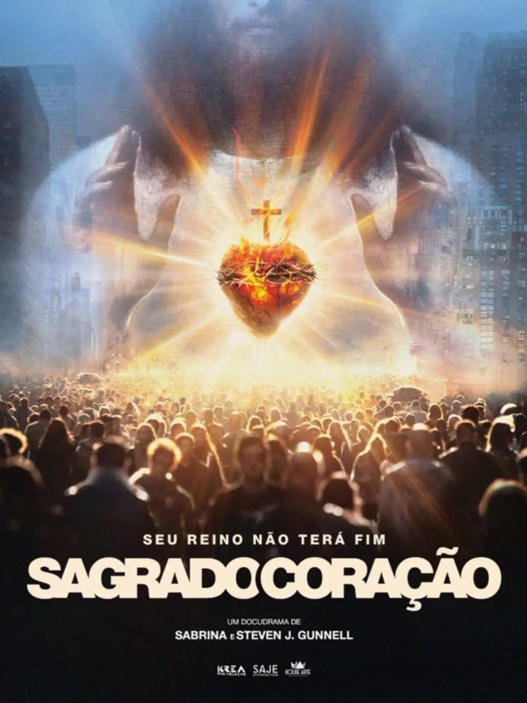 Este é o pôster oficial de “Sagrado Coração – Seu Reino Não Terá Fim”, um docudrama (ou drama documental) francês que explora os 350 anos da devoção ao Sagrado Coração de Jesus. Através de recriações históricas, testemunhos e relatos reais, o longa-metragem revela o impacto dessa fé transformadora na vida de homens e mulheres ao redor do mundo.O filme recorda as aparições de Jesus a Santa Margarida Maria Alacoque na França, apresentando a devoção como uma fonte de misericórdia e esperança para a humanidade.Em um mundo onde o amor está cada vez mais seletivo e, ao mesmo tempo, escasso, a produção resgata uma história que revela o amor pessoal, misericordioso e incansável de Cristo por cada um de nós. É um encontro com Aquele que jamais deixou de nos amar, que se sacrificou para nos salvar e cujo exemplo deve ser seguido por todos.A produtora do filme é a francesa Krea Film-Makers Production. No Brasil, a distribuição e a promoção ficam a cargo da Kolbe Arte, distribuidora especializada em conteúdos católicos e inspirados em valores cristãos.Essa experiência cinematográfica de fé emocionou mais de 500 mil espectadores na França, se aproximou da marca de 1 milhão de espectadores na Europa e também conquistou o público dos Estados Unidos.Sabrina Gunnell e Steven J. Gunnell são os responsáveis pelo roteiro e pela direção. A estreia do documentário "Sagrado Coração — Seu Reino Não Terá Fim" está agendada para julho de 2026 nos cinemas de todo o Brasil.•••#sagradocoracao #santamargaridamariaalacoque #documentario #filmescatolicos #JesusCristo